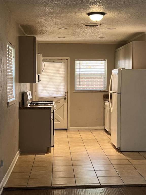 Building Photo - 1230 Arrowhead Dr