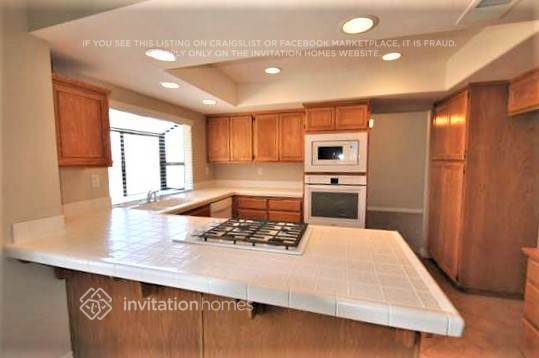 Foto del edificio - 5017 Castle Pine Ct