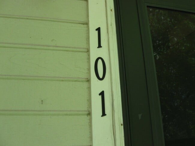 (52HU#13-101) Littleton Location - Studio - (52HU#13-101)
Littleton Location - Studio Apartment