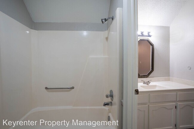 Building Photo - 3 br, 2 bath House - 6704 E 79th St
