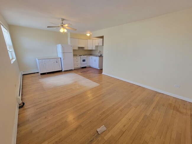 Building Photo - 6151 W Belmont Ave