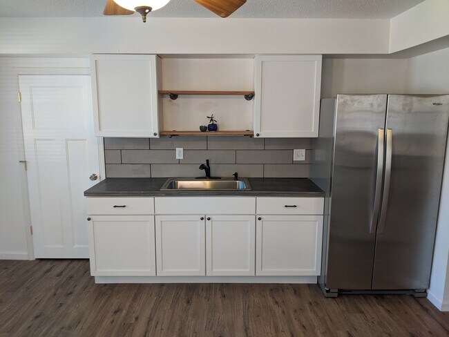 Building Photo - 411 3rd St S