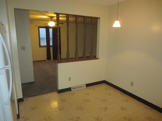 Foto del edificio - 2436 Grovewood Ave