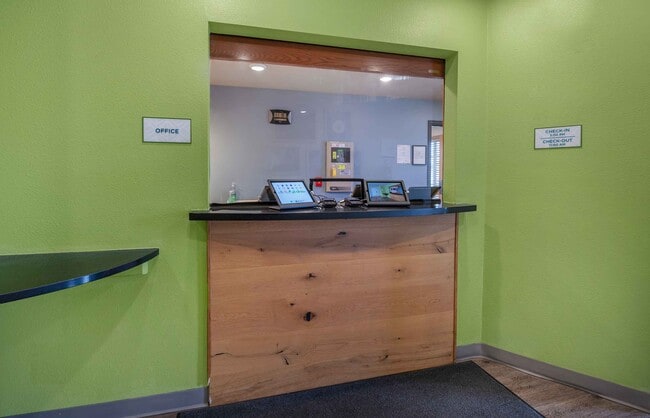 Building Photo - Furnished Studio-Dayton - Miamisburg