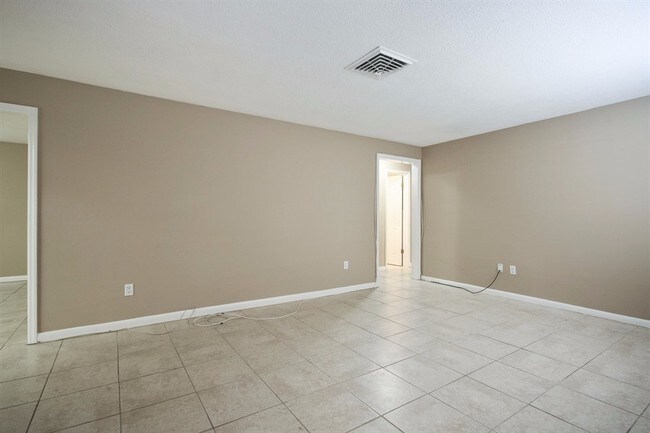 Foto del edificio - 1740 W Manor Ave
