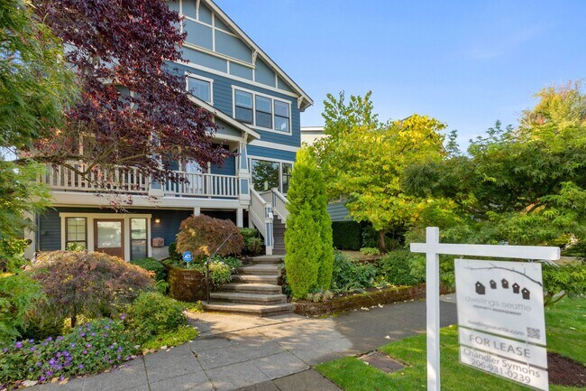 Building Photo - Immaculate Green Lake Air-Conditioned Mode...