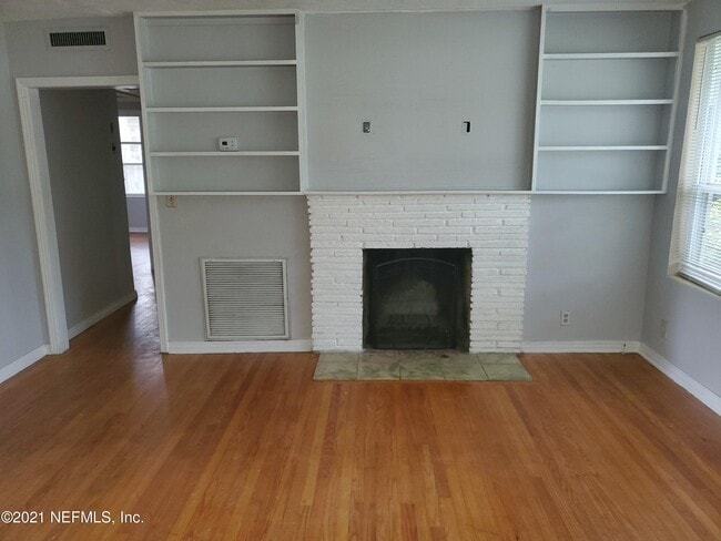 Building Photo - 1433 Palm Ln