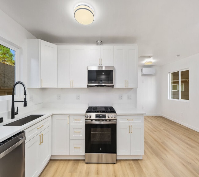 Building Photo - 5945 Fauntleroy Way SW