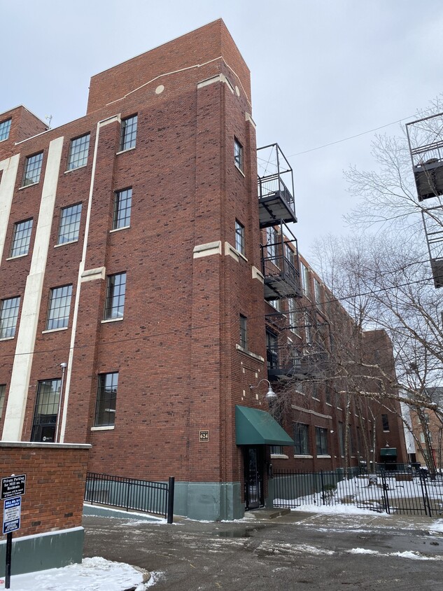 Primary Photo - 48 E Walnut St