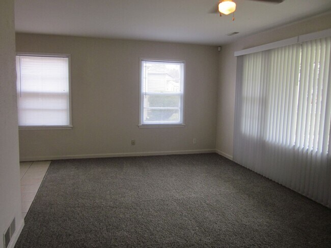 Foto del edificio - 4319 Standish Dr