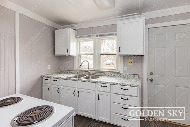 Building Photo - 230 Kinsey St