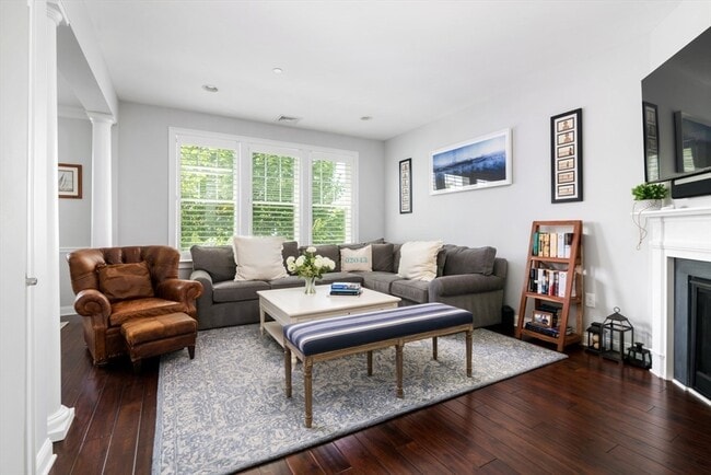 Building Photo - 115 Halsted Dr