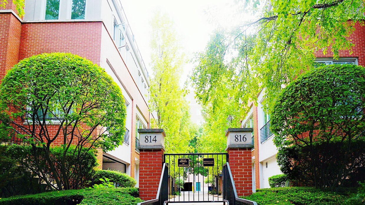 Primary Photo - 814 Hinman Ave