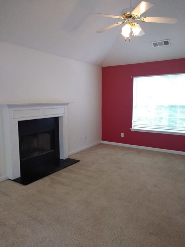 Building Photo - **PRICE IMPROVEMENT**368 Sapphire Bend: Sp...