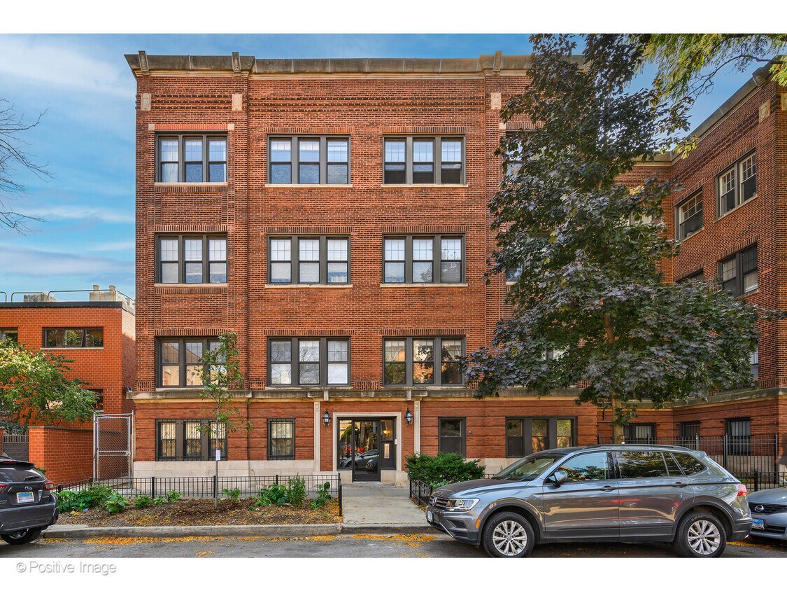 735 W Waveland Ave Unit 1, Chicago, IL 60613 Condo for Rent in