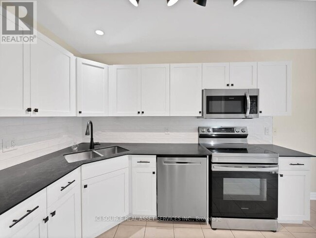 Building Photo - 174 McBride Dr