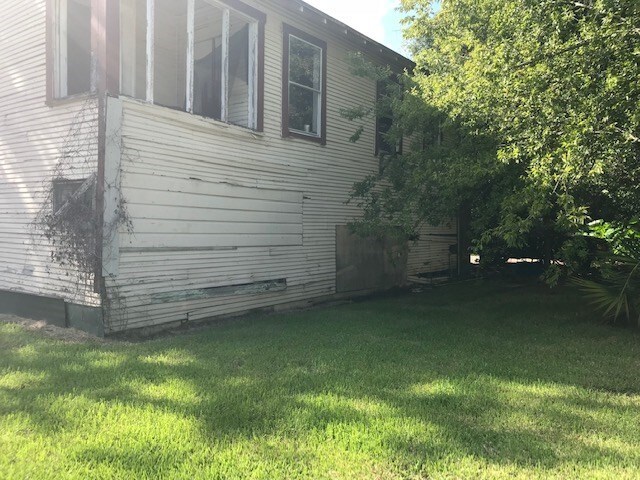 Building Photo - 1210 Live Oak St