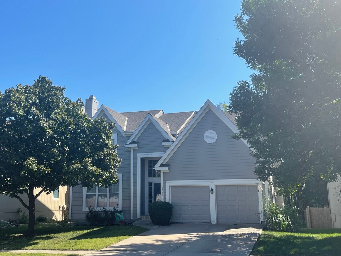 Foto principal - 13227 Carter St