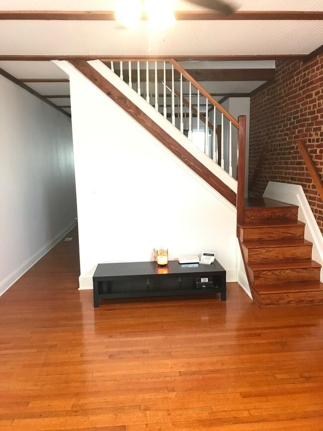 Building Photo - Updated 3-Bedroom, 1-Bath Home in HOT Remi...