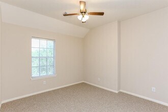 Building Photo - 20907 Field Manor Ln