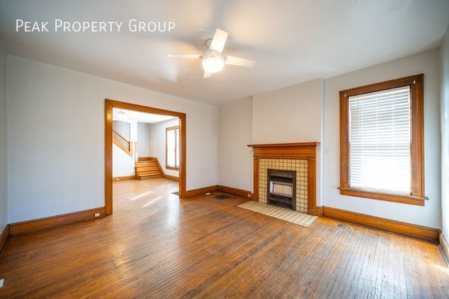 Building Photo - Newly Renovated Townhome! One Month Rent F...