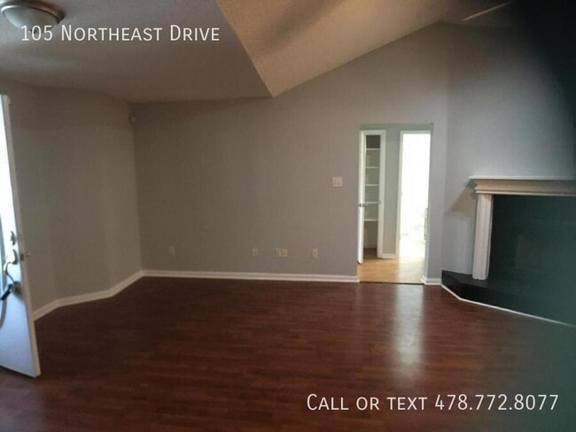 Building Photo - 105 Northeast Dr