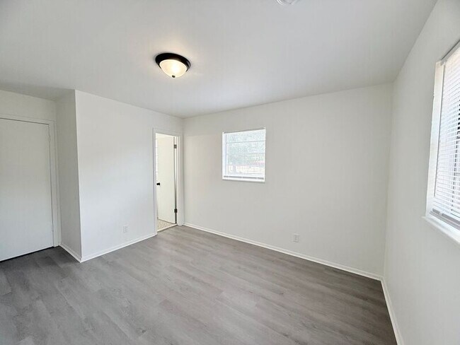 Building Photo - 6522 Julia Dr