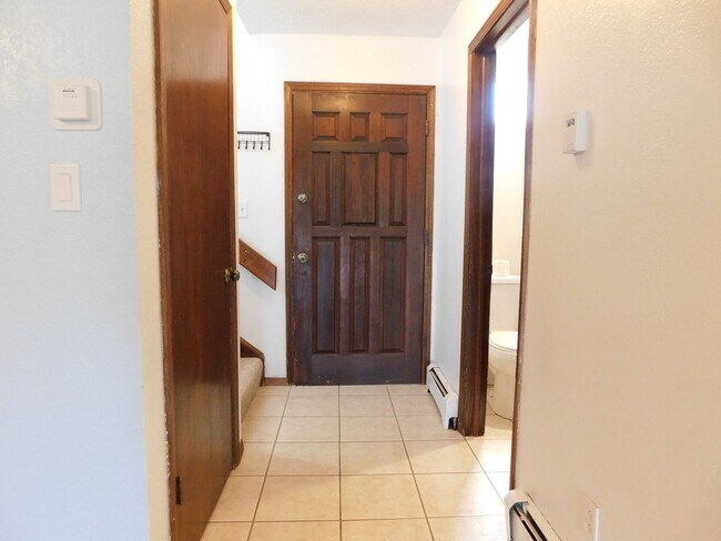 Foto del edificio - 2422 1/2 Hidden Valley Drive