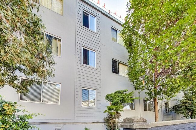 Foto del edificio - 1221 E 20th St