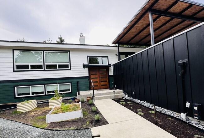Foto del edificio - Fabulous 4 Bedroom/2 Bath Home! Available ...