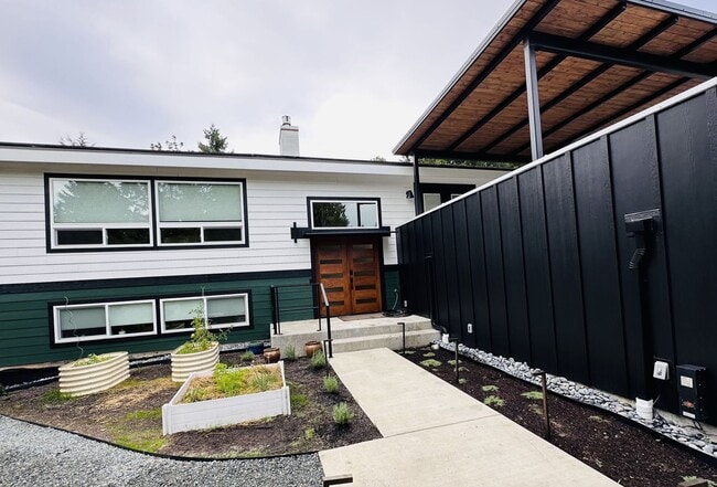 Photo - Le and Delisi - Bellevue Duplex Apartment