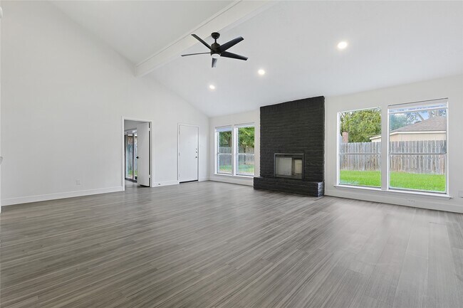 Foto del edificio - 4832 Whispering Falls Dr