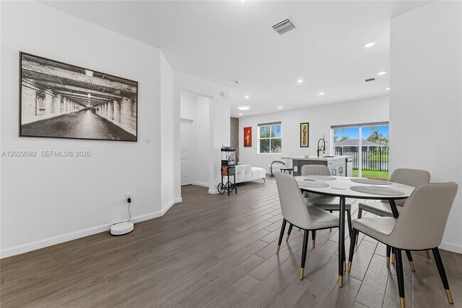 Foto del edificio - 805 SE 18th St