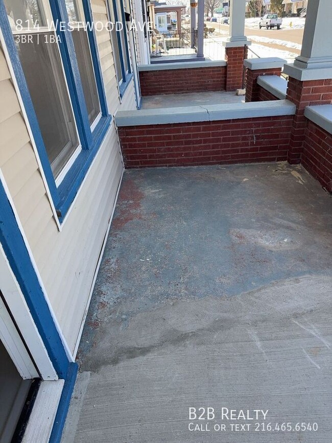 Building Photo - 814 Westwood Ave