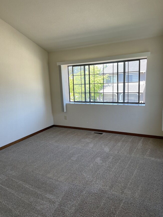 Building Photo - 3014 Baronian Ct