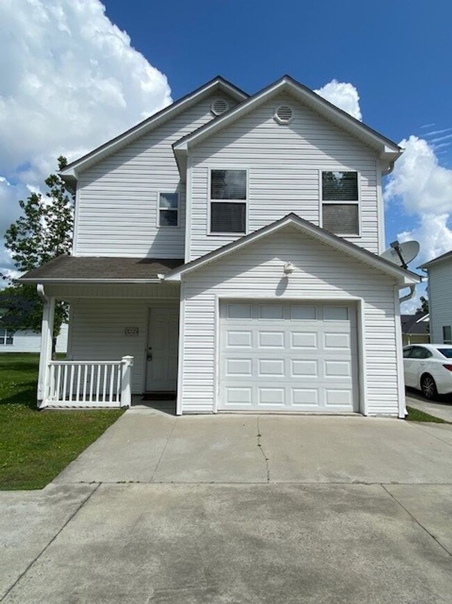 Foto del edificio - NORTHCHASE 3BR/2.5BA FREESTANDING TOWNHOME...
