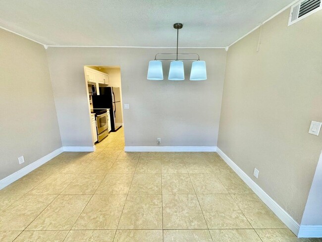Foto del edificio - 10008 Twin Lakes Dr