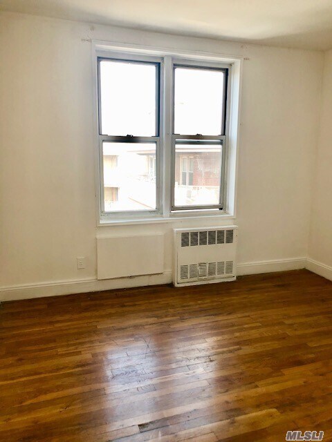 Foto del edificio - 144-30 Roosevelt Ave