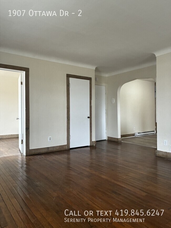 Building Photo - 1907 Ottawa Dr