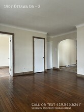 Building Photo - 1907 Ottawa Dr