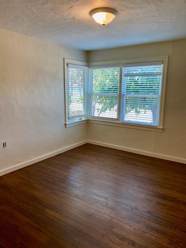 Building Photo - 1640 Humphrey Dr
