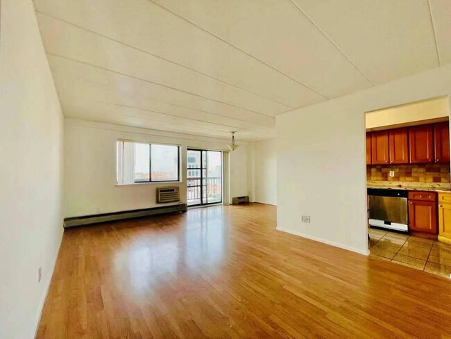 Building Photo - 136-75-136-37 37th Ave