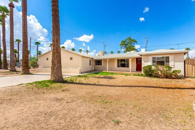 Building Photo - 809 N Gilbert Ave