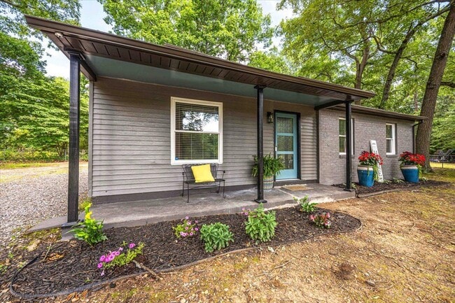 Building Photo - 4701 Lucinda Ln