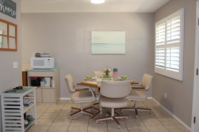 Building Photo - 30 Lake Vista Trail