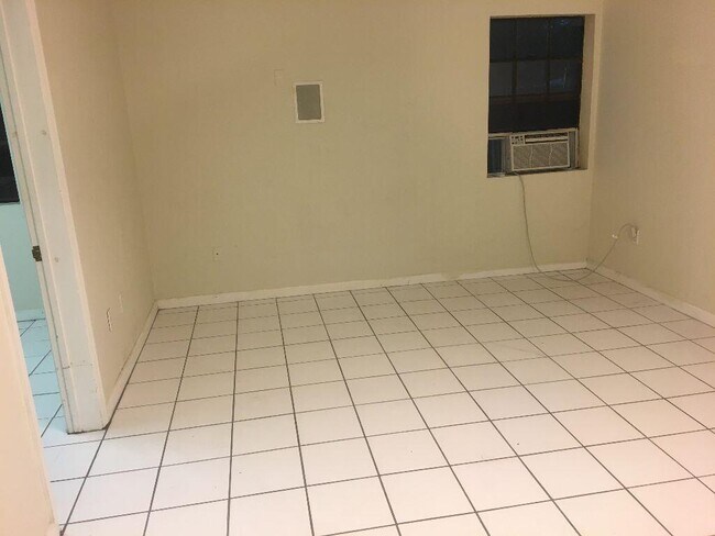 Foto del edificio - 354 Baysinger Ave