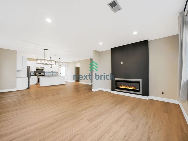 Foto del edificio - Stunning custom home 5 bedrooms and 3.5 ba...