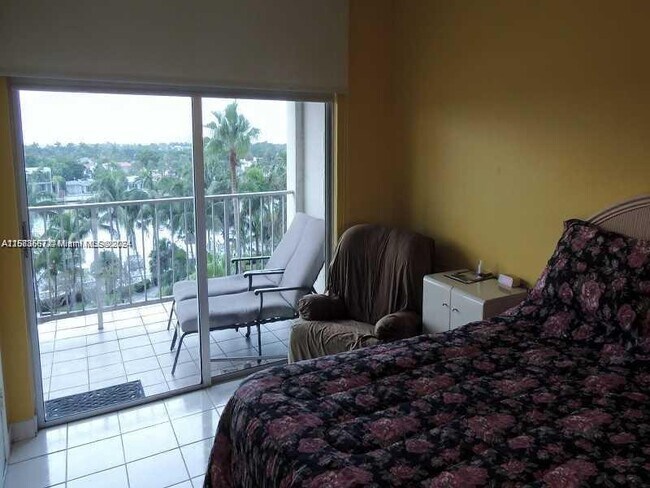 Building Photo - 5401 Collins Ave