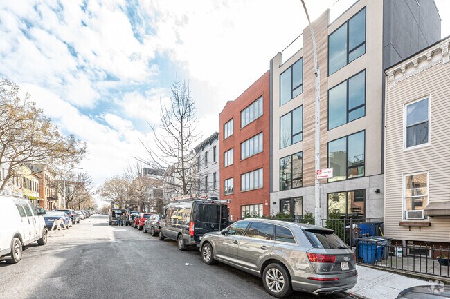 Building Photo - 272 19th St