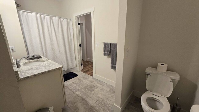 Building Photo - Modern 3BR/2BA Home in Prestigious Neighbo...